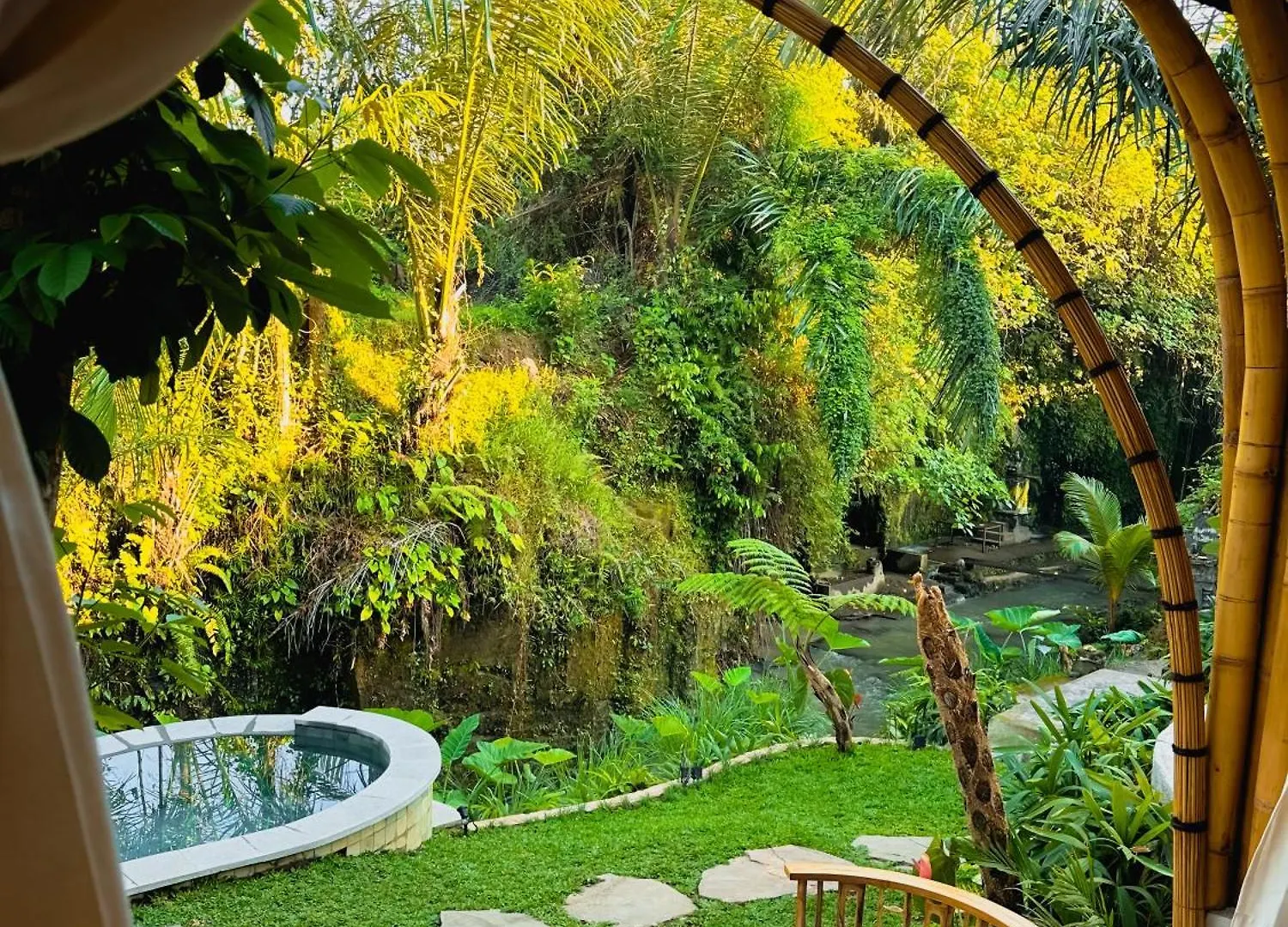 Hotel Wahem Eco Bamboo Ubud 0*,